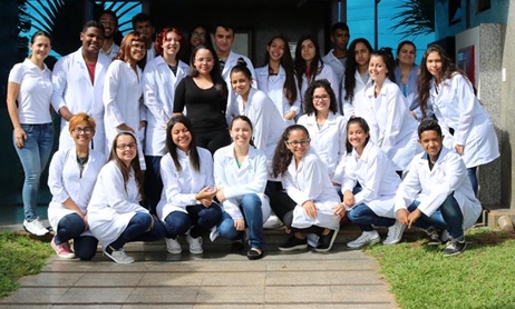 Alunos do 3º ano de Química, acompanhados pela professora Luciane